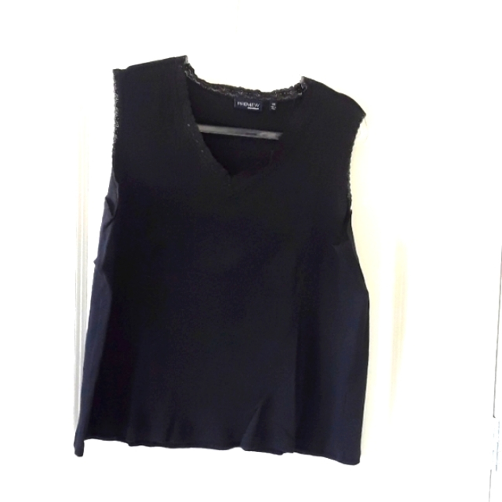 Black V neck tank. Size 2X